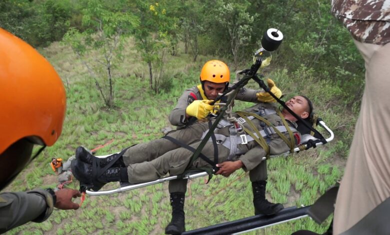 Puluhan Anggota Brimob Sulteng Ikuti Latihan Heli Rescue