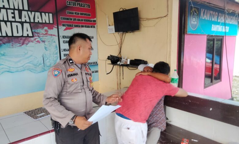 Bhabinkamtibmas Polsek Batui Mediasi Kasus Pengancaman Anak Terhadap Ayah kandungnya