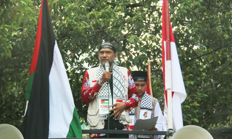 Ketua Presidium MER-C Berikan Orasi pada Aksi Damai Solidaritas untuk Palestina