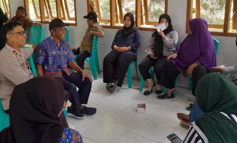 Program Jumat Curhat, Kapolsek Nuhon: Kami Siap Terima Saran dan Masukan Dari Masyarakat
