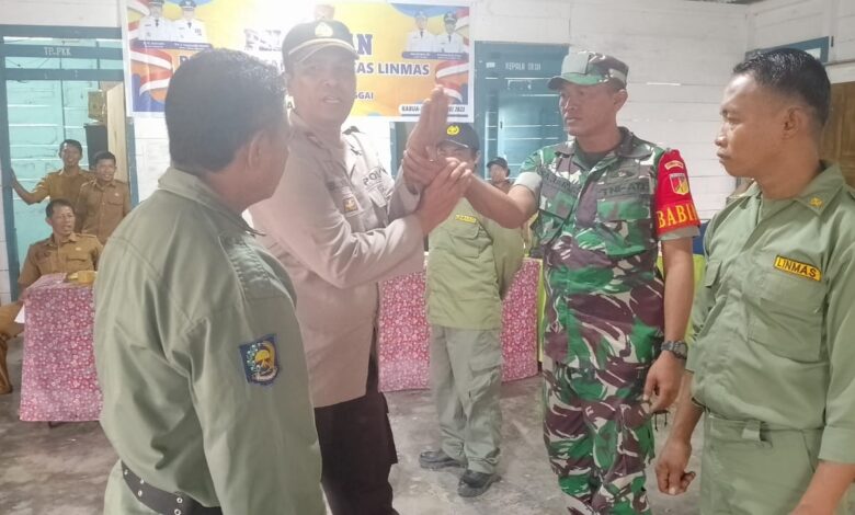 Kapolsek Nuhon Bekali Linmas Bela Diri Hingga PBB di Desa Kabua-Bua