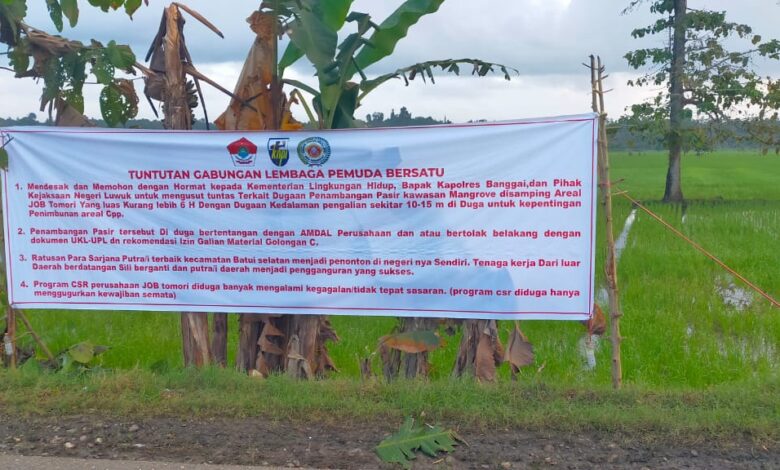 Spanduk Protes PT. JOB Tomori Bertebaran di Batui Selatan