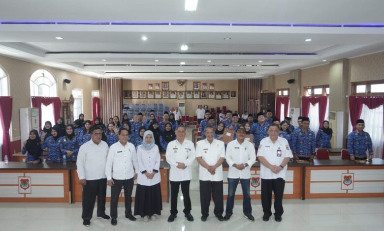 Mewakili Bupati Banggai, Sekda Abdullah Ali Serahkan 40 SK PNS Tahun 2023