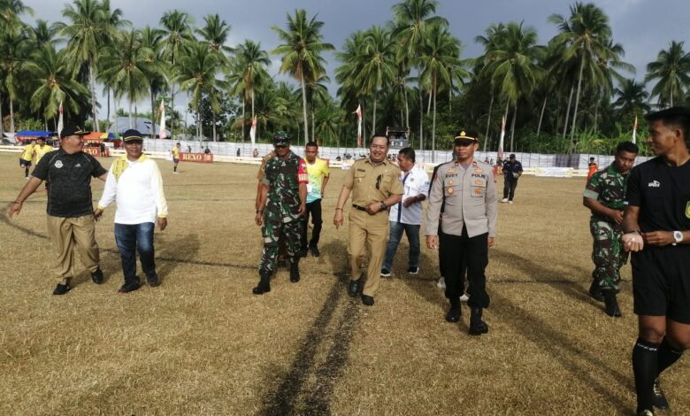 Kapolsek Bualemo Hadiri Pemukaan Semi Open Sepak Bola Bupati Cup