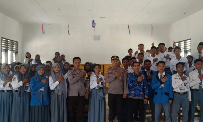 Jadi Narasumber, Kapolsek Toili Picu Semangat Belajar Siswa di LDK SMAN Tolisu
