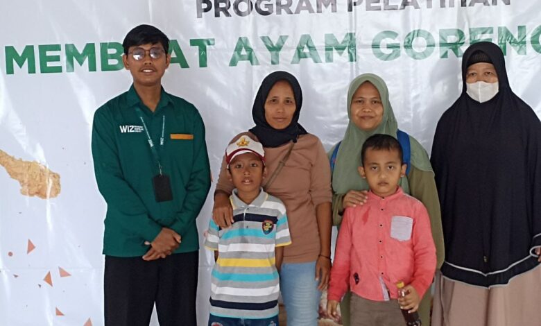 Salurkan Bantuan Usaha ZChicken, Begini Sambutan Emak - Emak Terhadap WIZ