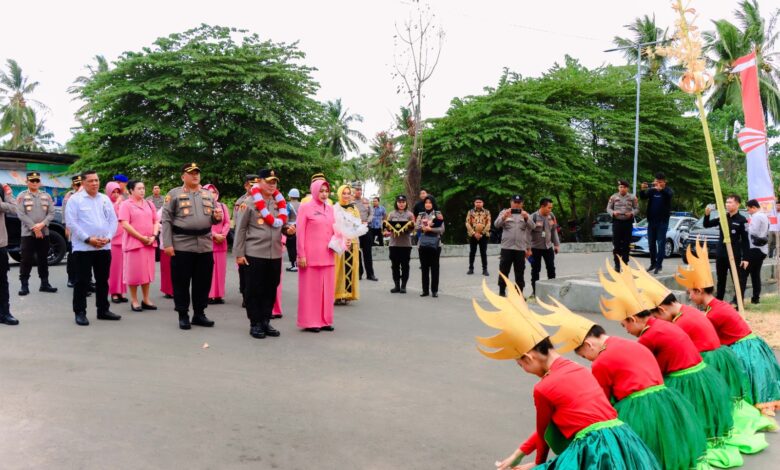 Tarian Molabot Meriakan Penyambutan Kapolda Sulteng Ke Polres Banggai