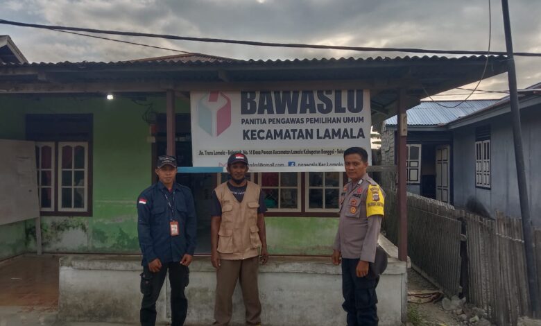 Personel Subsatgas Polsek Lamala Aktif Patroli di Kantor Panwaslu dan PPK Kecamatan