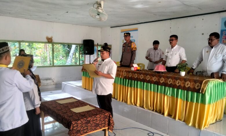 Kapolsek Nuhon Ajak Jaga Kamtibmas Pada Pelantikan PAW BPD Desa Bella